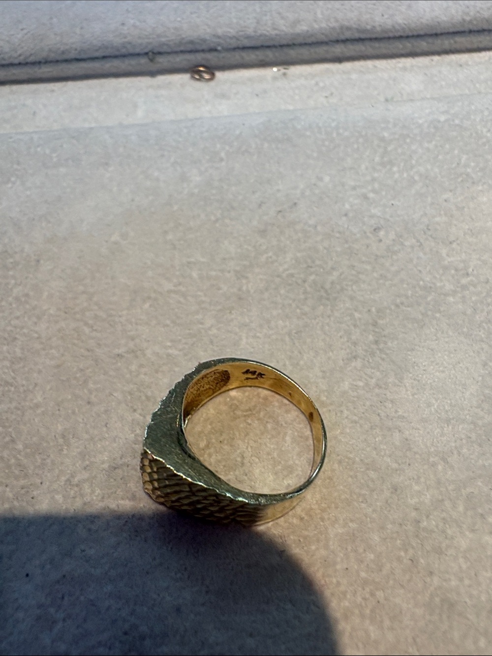 14k solid gold ring 1.5 grams - Picture 2 of 4